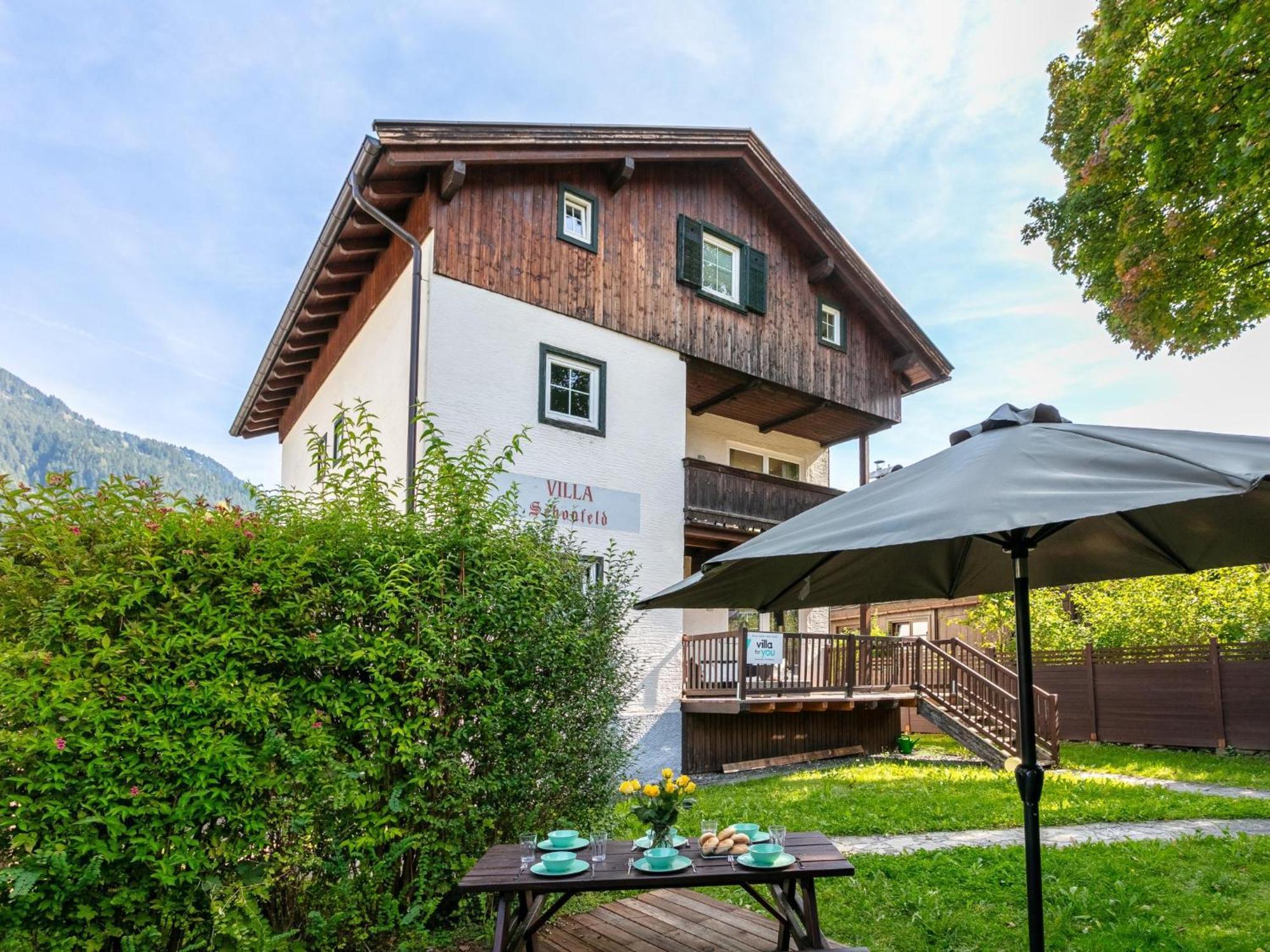 Schoenfeld Apartment